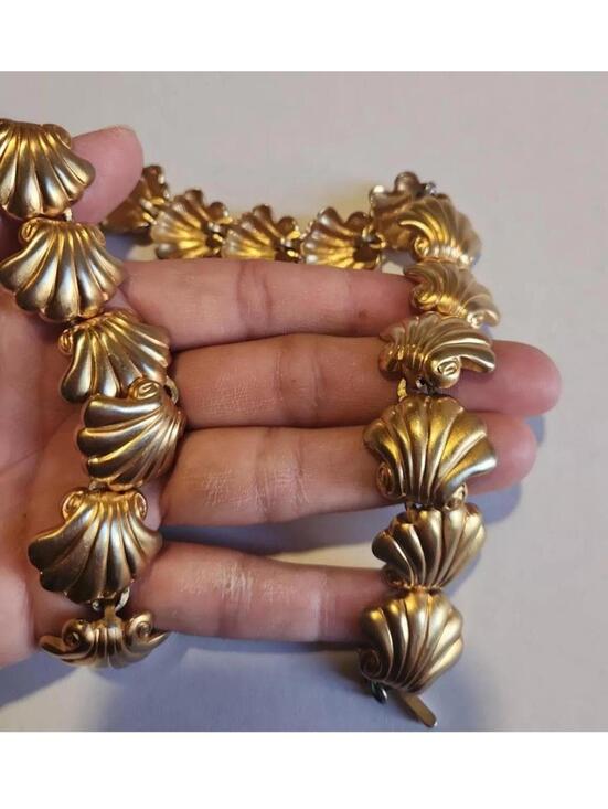 Other - vintage Anne Klein Sea Shell Matte Goldtone Panel SCALLOPED Toggle NECKLACE